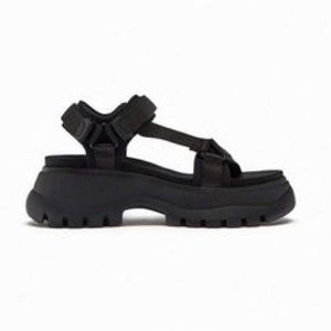 NWT. Zara Black Sporty Chunky Track Sole Sandals. Size 7.5
